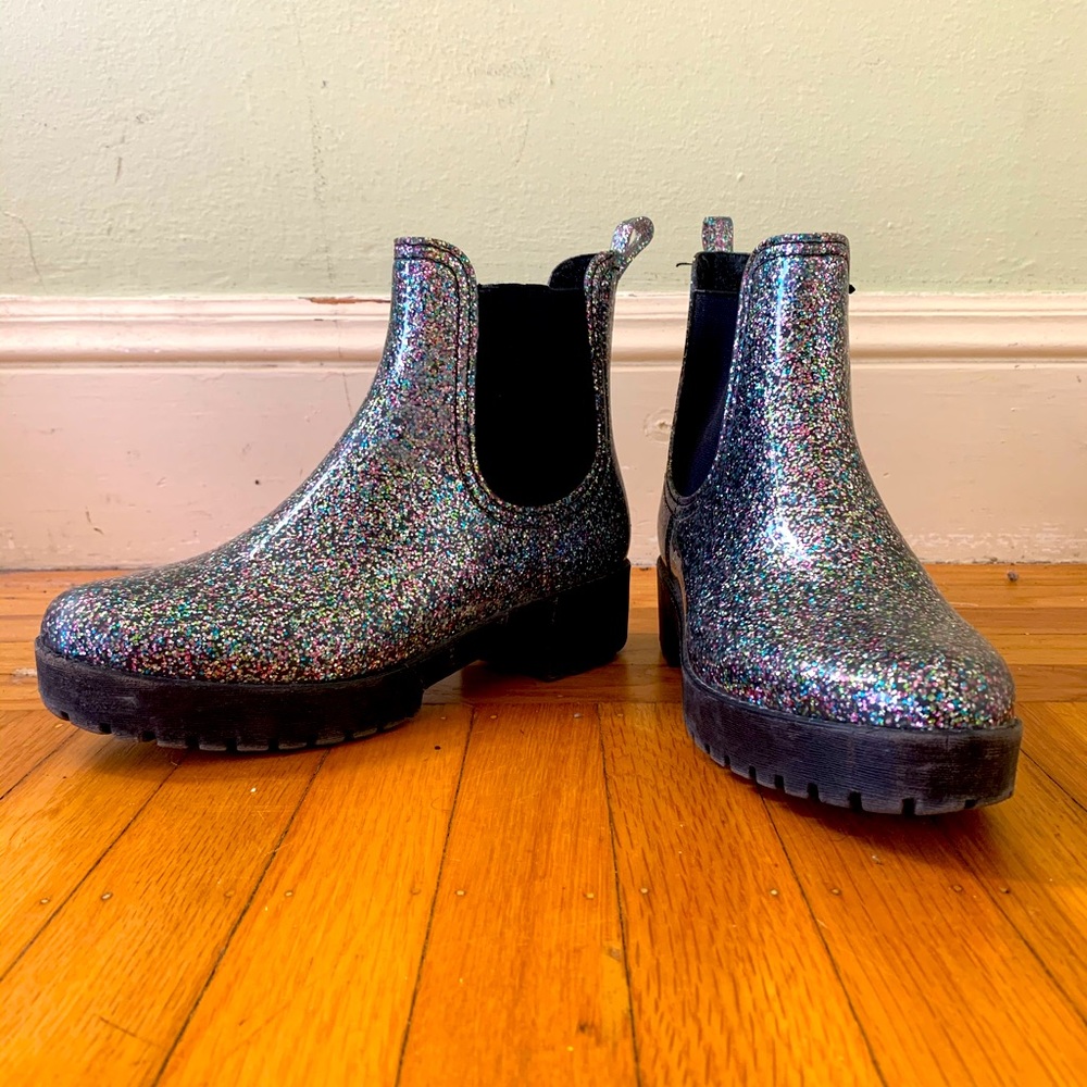 Size 8.5 glitter Chelsea slip on boot